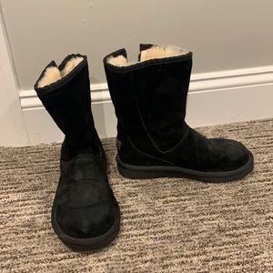 UGG Classic Short Duel Zipper (Size 6)